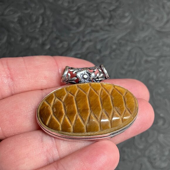 Carved Turtle Shell Tigers Eye Pendant Gemstone Crystal Jewelry - Picture 4 of 6